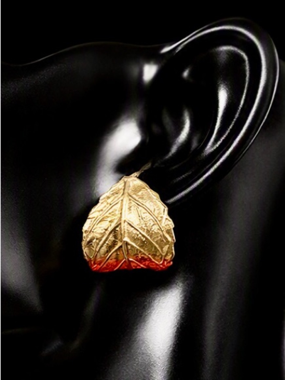 Lovely Vintage Napier Gold‑Tone Leaf Earrings — Mid‑Century Elegance